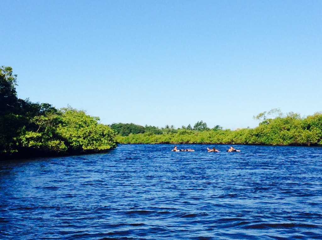 Descida de boia no rio Caraíva